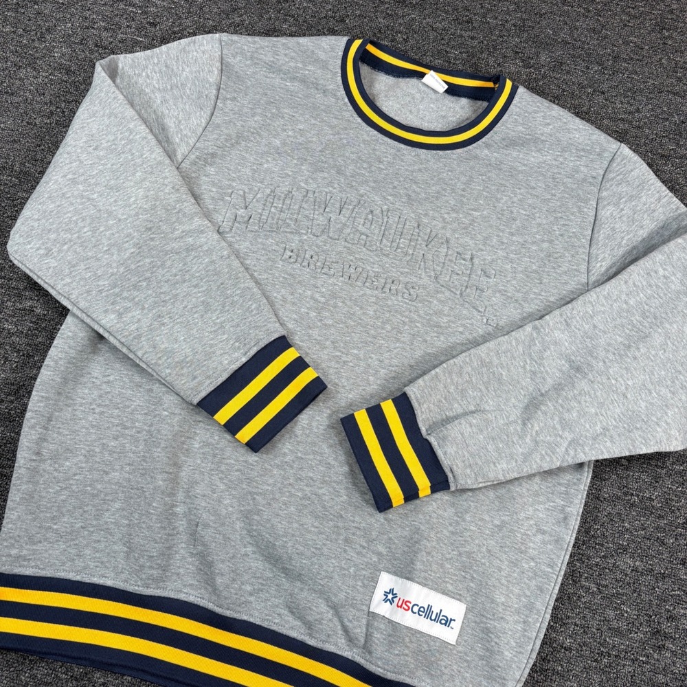 Milwaukee Brewers Sweatshirt Mens M Gray Embossed Pullover Home Giveaway NEW